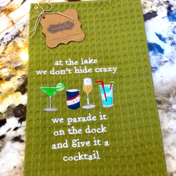 - 3 New Mud Pie hand towels - Picture 2 of 7